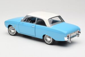 Ford Taunus 17M P2 Kék Revell 1:18 08817 Fém – 7. kép a 8-ből