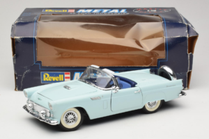 Ford Thunderbird Zöld Revell 1:18 8804-G1 Fém – 8. kép a 8-ből