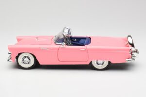 Ford Thunderbird Rózsaszín Revell 1:18 8804 Fém – 4. kép a 8-ből