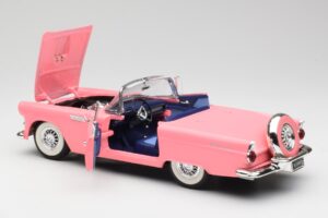 Ford Thunderbird Rózsaszín Revell 1:18 8804 Fém – 5. kép a 8-ből