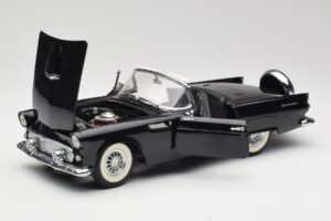 Ford Thunderbird Kabrió Fekete Revell 1:18 8818-M1 Fém – 2. kép a 8-ből