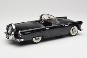 Ford Thunderbird Kabrió Fekete Revell 1:18 8818-M1 Fém – 3. kép a 8-ből