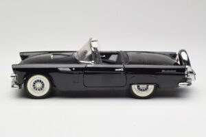 Ford Thunderbird Kabrió Fekete Revell 1:18 8818-M1 Fém – 4. kép a 8-ből