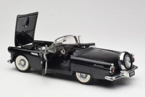 Ford Thunderbird Kabrió Fekete Revell 1:18 8818-M1 Fém – 5. kép a 8-ből