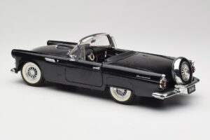 Ford Thunderbird Kabrió Fekete Revell 1:18 8818-M1 Fém – 7. kép a 8-ből
