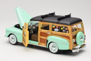 Ford Woody Panel Wagon Mentazöld Road Signature 1:18 20028 Fém – 5. kép a 8-ből