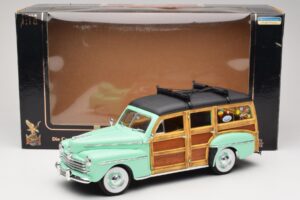 Ford Woody Panel Wagon Mentazöld Road Signature 1:18 20028 Fém – 8. kép a 8-ből