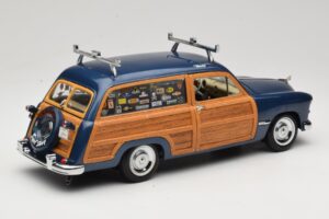 Ford Woody Station Wagon Bayview Blue Surf Shop Motor City 1:18 60002 Fém – 3. kép a 8-ből
