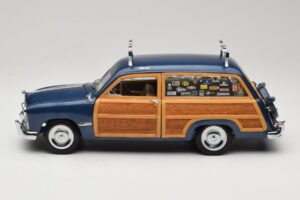 Ford Woody Station Wagon Bayview Blue Surf Shop Motor City 1:18 60002 Fém – 4. kép a 8-ből
