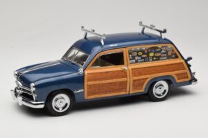 Ford Woody Station Wagon Bayview Blue Surf Shop Motor City 1:18 60002 Fém