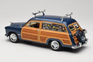 Ford Woody Station Wagon Bayview Blue Surf Shop Motor City 1:18 60002 Fém – 7. kép a 8-ből