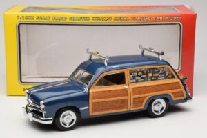 Ford Woody Station Wagon Bayview Blue Surf Shop Motor City 1:18 60002 Fém – 8. kép a 8-ből