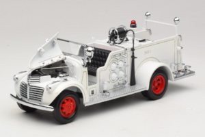 GMC Tűzoltóautó Fehér Road Signature 1:18 20068 Fém – 2. kép a 9-ből
