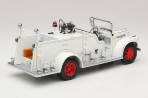 GMC Tűzoltóautó Fehér Road Signature 1:18 20068 Fém – 3. kép a 9-ből