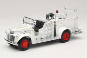 GMC Tűzoltóautó Fehér Road Signature 1:18 20068 Fém
