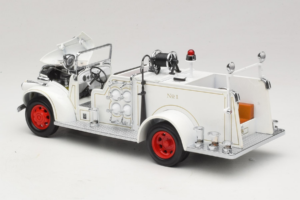 GMC Tűzoltóautó Fehér Road Signature 1:18 20068 Fém – 5. kép a 9-ből