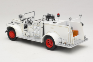 GMC Tűzoltóautó Fehér Road Signature 1:18 20068 Fém – 7. kép a 9-ből