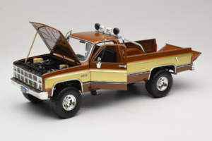 GMC K-2500 Sierra Grande Barna GreenLight 1:18 13560 Fém – 2. kép a 8-ből