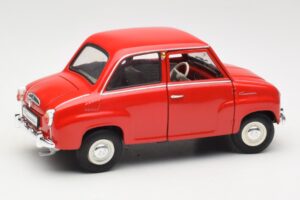 Goggomobil T 250 Piros Revell 1:18 08952 Fém – 2. kép a 7-ből