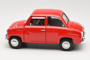 Goggomobil T 250 Piros Revell 1:18 08952 Fém – 3. kép a 7-ből