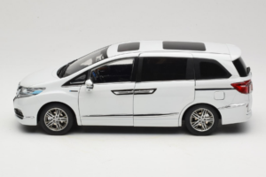 Honda Elysion Fehér OEM 1:18 430056 Fém – 4. kép a 8-ből