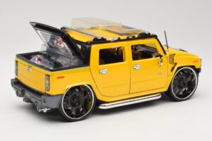 Hummer H2 SUT Concept Sárga Maisto 1:18 31067 Fém – 3. kép a 8-ből