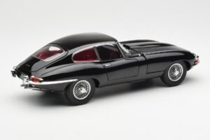 Jaguar E-Type 3.8 Series 1 Fekete Kyosho 1:18 08954BK Fém – 3. kép a 8-ből