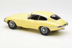 Jaguar E-Type 3.8 Series 1 Világos Sárga Kyosho 1:18 08954LY Fém – 7. kép a 8-ből