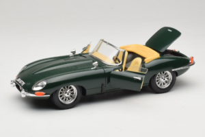 Jaguar E-Type Kabrió Zöld Bburago 1:18 3026 Fém – 2. kép a 8-ből