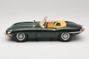 Jaguar E-Type Kabrió Zöld Bburago 1:18 3026 Fém – 4. kép a 8-ből
