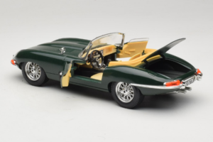 Jaguar E-Type Kabrió Zöld Bburago 1:18 3026 Fém – 5. kép a 8-ből
