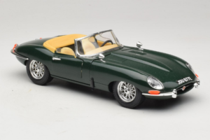 Jaguar E-Type Kabrió Zöld Bburago 1:18 3026 Fém – 6. kép a 8-ből