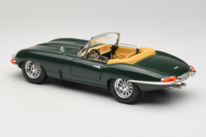Jaguar E-Type Kabrió Zöld Bburago 1:18 3026 Fém – 7. kép a 8-ből