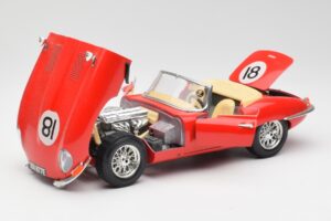Jaguar E-Type Kabrió Piros Bburago 1:18 3016 Fém – 2. kép a 8-ből