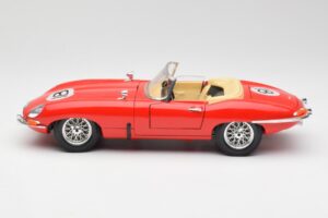 Jaguar E-Type Kabrió Piros Bburago 1:18 3016 Fém – 4. kép a 8-ből