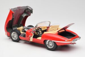 Jaguar E-Type Kabrió Piros Bburago 1:18 3016 Fém – 5. kép a 8-ből
