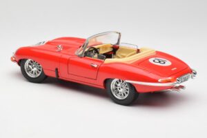 Jaguar E-Type Kabrió Piros Bburago 1:18 3016 Fém – 7. kép a 8-ből