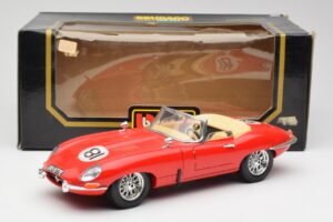 Jaguar E-Type Kabrió Piros Bburago 1:18 3016 Fém – 8. kép a 8-ből