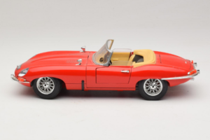 Jaguar E-Type Series 1 Kabrió Piros Bburago 1:18 3038 Fém – 4. kép a 8-ből