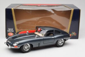 Jaguar E-Type Series 1 Zöld Bburago 1:18 3018-M1 Fém – 2. kép a 8-ből