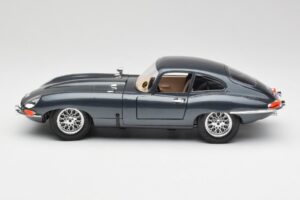 Jaguar E-Type Series 1 Zöld Bburago 1:18 3018-M1 Fém – 3. kép a 8-ből