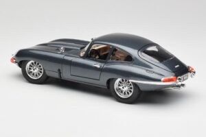 Jaguar E-Type Series 1 Zöld Bburago 1:18 3018-M1 Fém – 4. kép a 8-ből