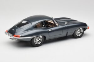 Jaguar E-Type Series 1 Zöld Bburago 1:18 3018-M1 Fém – 5. kép a 8-ből