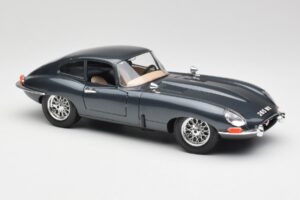 Jaguar E-Type Series 1 Zöld Bburago 1:18 3018-M1 Fém – 6. kép a 8-ből