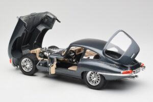 Jaguar E-Type Series 1 Zöld Bburago 1:18 3018-M1 Fém – 7. kép a 8-ből