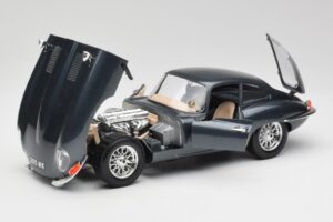 Jaguar E-Type Series 1 Zöld Bburago 1:18 3018-M1 Fém – 8. kép a 8-ből
