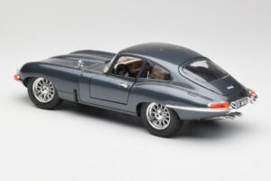 Jaguar E-Type Szürke Bburago 1:18 30018 Fém – 7. kép a 8-ből
