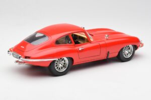 Jaguar E-Type Piros Bburago 1:18 3018 Fém – 3. kép a 8-ből