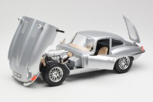 Jaguar E-Type Series 1 Ezüst Bburago 1:18 3018-M2 Fém – 2. kép a 8-ből