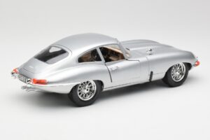 Jaguar E-Type Series 1 Ezüst Bburago 1:18 3018-M2 Fém – 3. kép a 8-ből